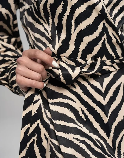 ساتن ابریشم گورخری یقه دار