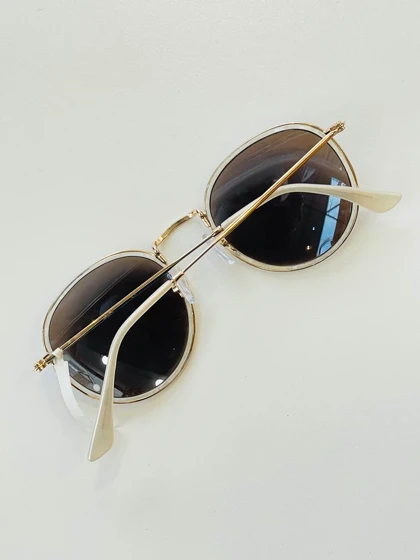 عینک گرد دور صدفی