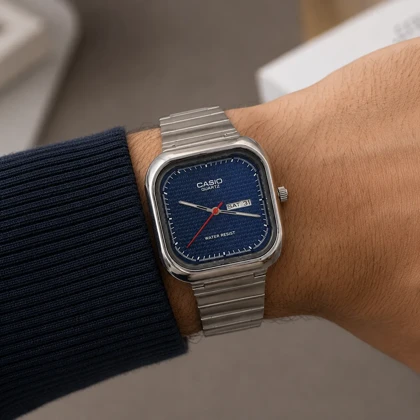 ساعت مچی کلاسیک کاسیو (Casio) – صفحه مربع رنگی و بند فلزی