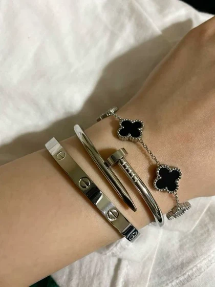 دستبند کارتیه لاو پهن بدون نگین 916