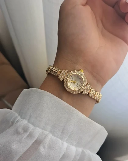 ساعت مچی زنانه نگین‌دار رنگ ثابت خاص وجذاب