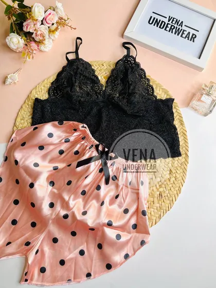 ست تاپ شورتک ساتن طرح خال‌خالی گلبهی