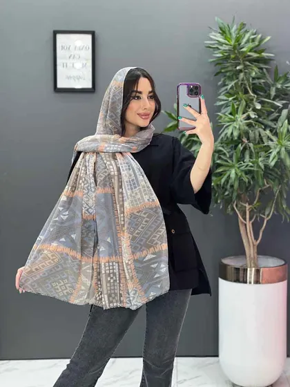 شال حریرنخ طرح لوزی و مربع