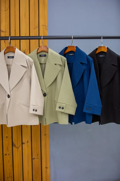 کت زنانه یقه ای استین دو دکمه