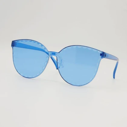 عینک آفتابی بچگانه اسپرت با شیشه‌های ضد اشعه UV