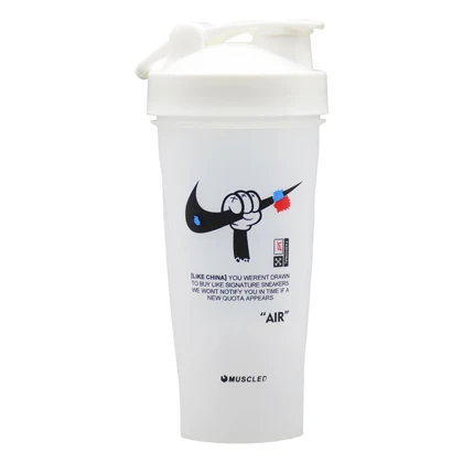 شیکر ورزشی یک تیکه نایک مدل Muscled شفاف درب ضامنی ظرفیت 0.6 لیتر