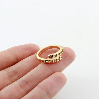 انگشتر زنانه مدل ماری نگین‌دار