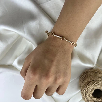 دستبند زنانه ژوپینگ مدل درخشان طرح نگین‌دار طلایی