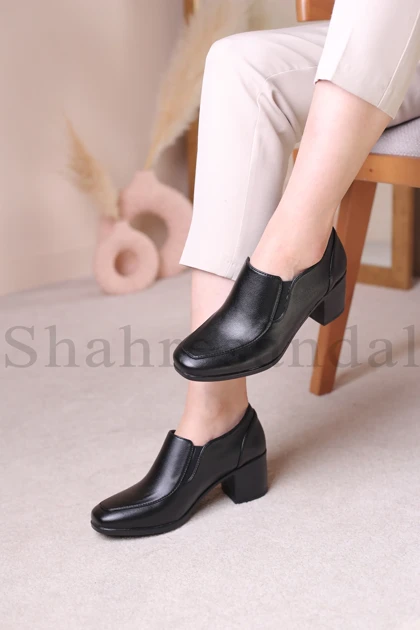 کفش پرسنلی پاشنه‌دار زنانه خوکی
