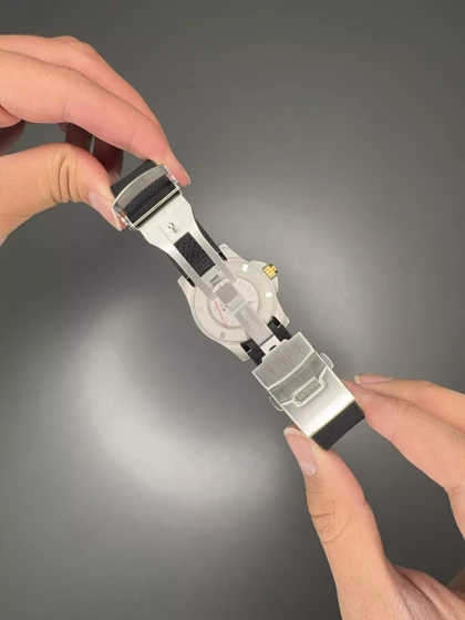 ساعت مچی لونژین اتوماتیک بند رابر مشکی بزل طلایی Longines