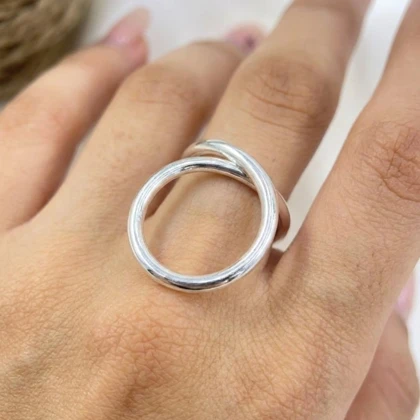 انگشتر زنانه مدل پیچک حلقه‌ای پیچی رنگ ثابت