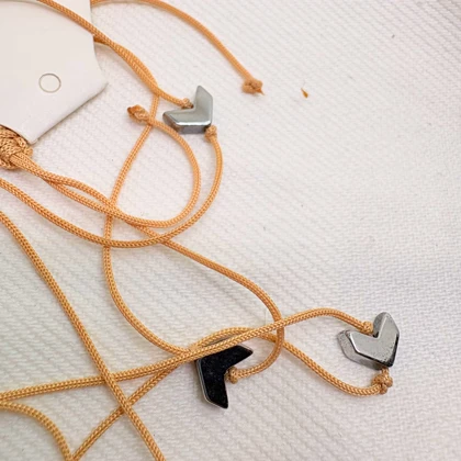 دستبند استیل مدل «جناغ سیلور» | با بند بافت خردلی (رنگ تابستانی)