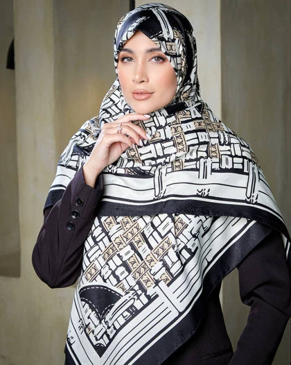 روسری ابریشم ژاکارد LV (قواره 140) 30131