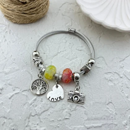 دستبند زنانه پاندورا با آویزهای قلب، دوربین و طرح درخت