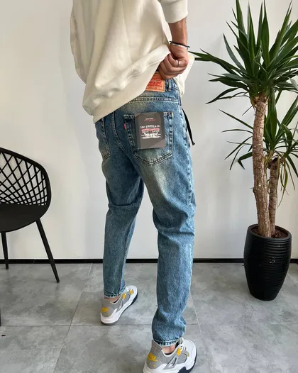 شلوار مام فیت ابی کثیفشور زاپ‌دار LEVIS