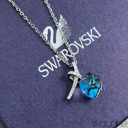 گردنبند سواروسکی مدل مکعب آبی و پاپیون 50277