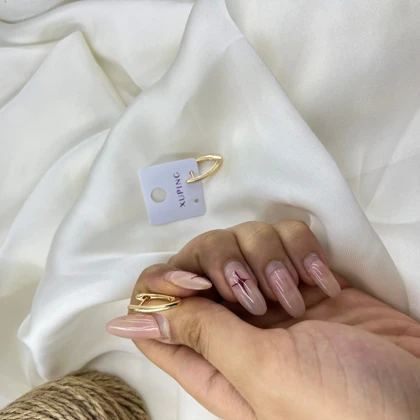 گوشواره زنانه مدل تابان حلقه‌ای رنگ ثابت طلایی ژوپینگ