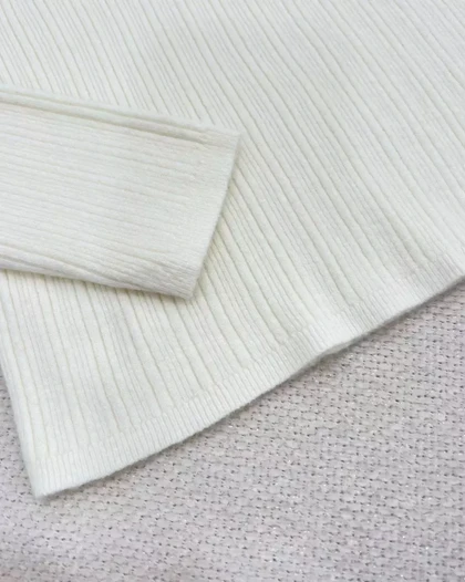 پلیور بافت سینه کار شده گپ کد 5480