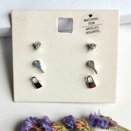 پکیج 3 جفت گوشواره میخی فانتزی طرح کلید، قفل و مثلث نگین‌دار