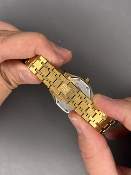 ساعت مچی اودمار پیگه بند طلایی صفحه طوسی Audemars Piguet