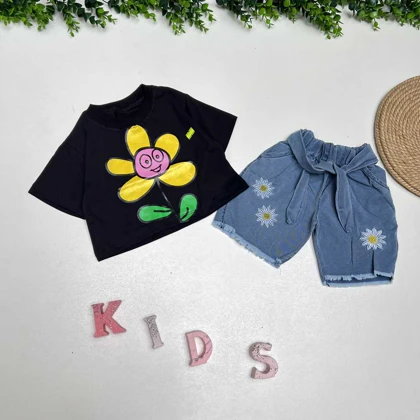 کراپ شورتک جین با گلهای بابونه