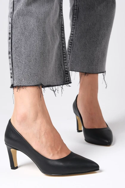 کفش پاشنه‌دار میوگوستو mio-gusto