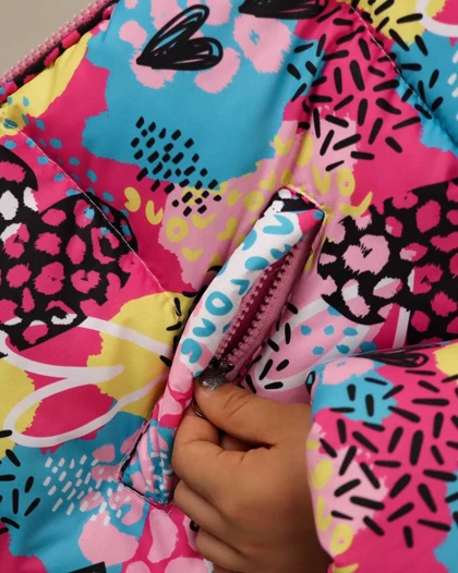 کاپشن طرح عشق دخترانه کلاهدار