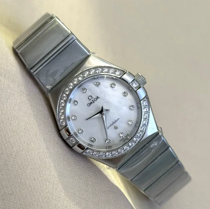 ساعت امگا کانسلیشن زنانه دورنگین فول سیلور ایندکس نگین Omega Constellation silver diamonds