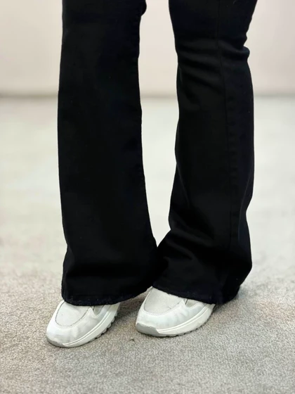 شلوارجین ( بوتکات)دمپا مشکی 8376