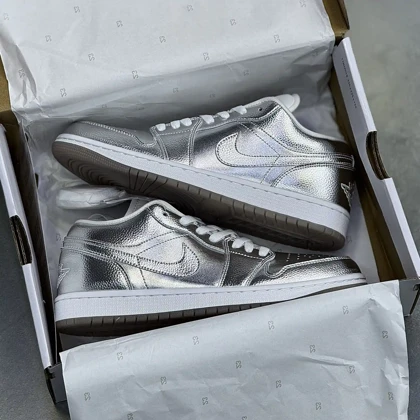 کفش نایک ایر جردن وان لو نقره ای براق Nike Air Jordan 1 Low Metallic Silver