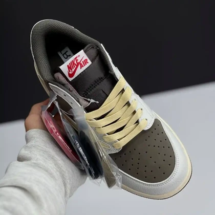 کفش نایک ایر جردن 1 لو تراویس اسکات ریورس موکا Nike Air Jordan 1 Low Travis Scott Reverse Mocha