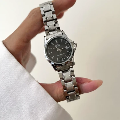 ساعت مچی زنانه کاسیو casio اصلی بند استیل نقره‌ای صحفه نمایش گرد مشکی