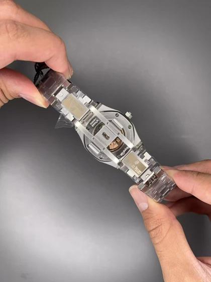 ساعت مچی اودمار پیگه اتوماتیک بند سیلور صفحه سفید Audemars Piguet