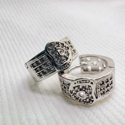 گوشواره برند شین مدل «قلب کریستالی» | آبکاری رادیوم با جلای طلا سفید