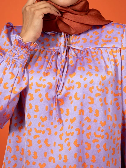 بلوز زنانه ساتن یقه هفت آستین کشی کلاسیک یاسمن 100