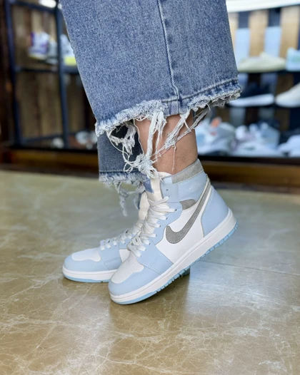 کتانی ساق‌دار زنانه جردن 1 (ولنتینو)