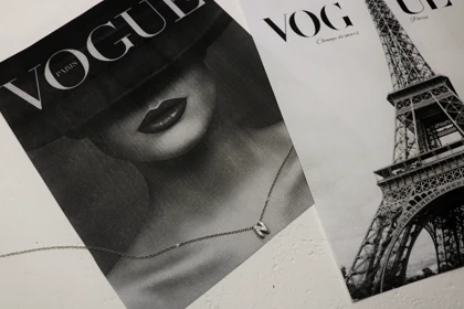 گردنبند حروف نگین‌دار N رنگ سفید