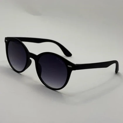 عینک آفتابی تمام مشکی