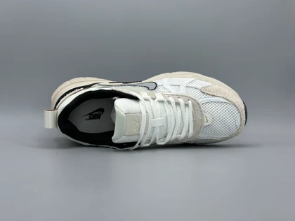 کتانی نایکی وی 2 کی ران سفید بژ کرم/Nike v2k