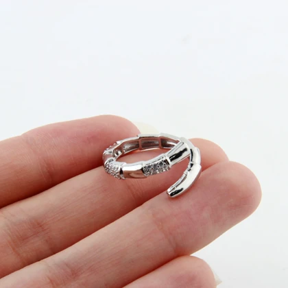 انگشتر زنانه مدل میخی نگین‌دار