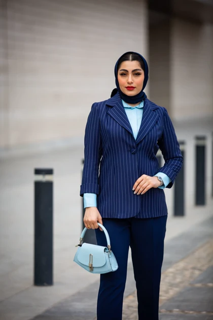 مانتو دیپلمات تک دکمه رها