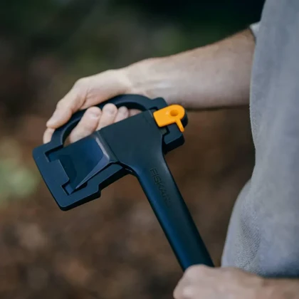 تبر FISKARS SOLID SPLITTING A11