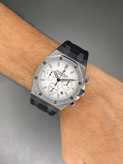 ساعت مچی اودمار پیگه کورنوگراف بند رابر مشکی صفحه سفید Audemars Piguet