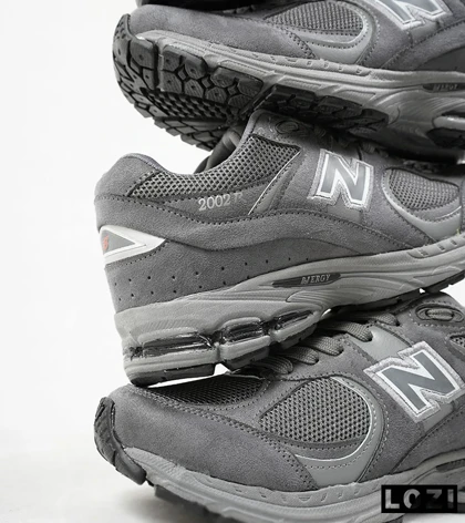 کفش کتانی طوسی NEW BALANCE 2002R