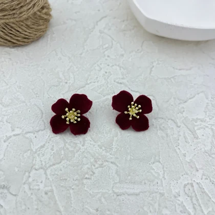 گوشواره زنانه مخملی طرح گل، انتخابی شیک و خاص