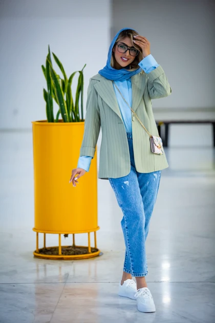 مانتو دیپلمات تک دکمه رها