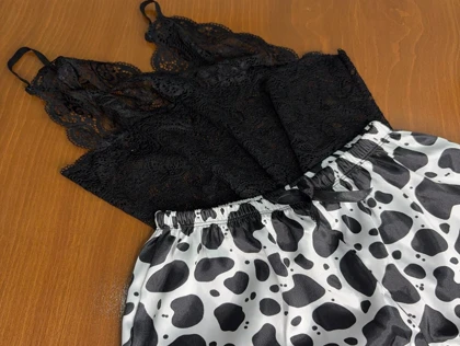 ست نیم‌تنه گیپور و شلوارک طرح پوست گاوی 054