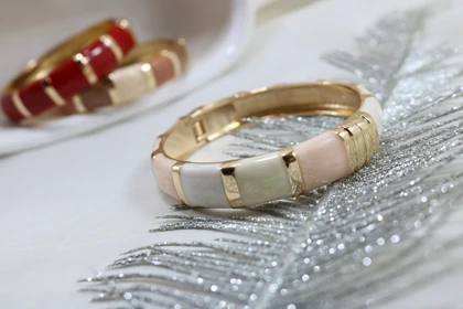 دستبند النگویی میناکاری رنگ آدامسی