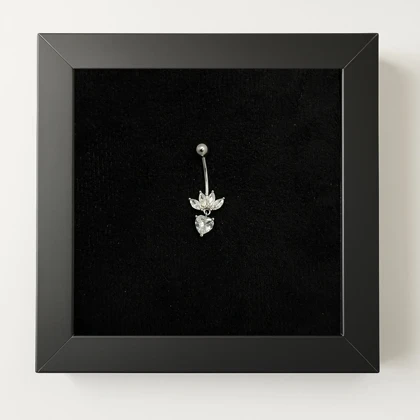 پیرسینگ ناف نقره قلبی تاج دار پر نگین