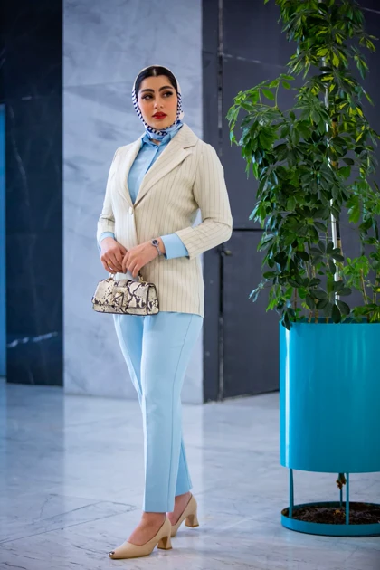 مانتو دیپلمات تک دکمه رها